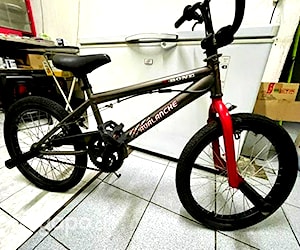 Bicicleta BMX ARO 20 semi nueva