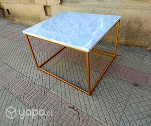 Mesa de centro de mármol Carrara base metal 70x60x