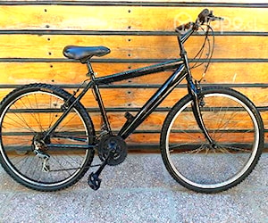 Bicicleta MTB negra aro 26