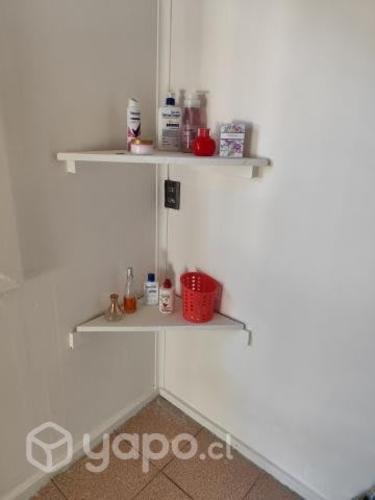 <p>Arriendo casa interior, entrada independiente</p> image