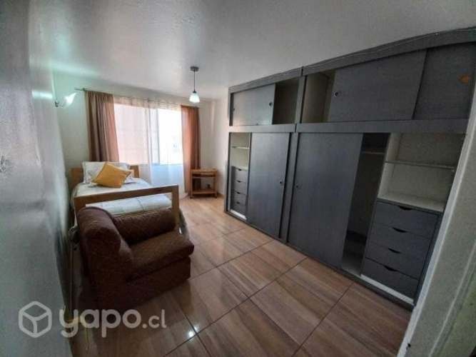 <p>Se Arrienda Amplia Pieza Central</p>