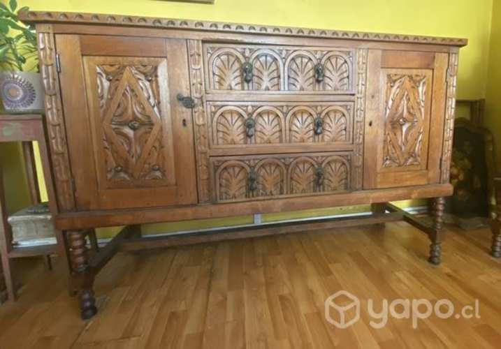 <p>Mueble Buffet Antiguo tallado</p>