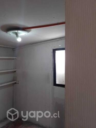 <p>Pieza central persona sola en Lo Barnechea</p>
