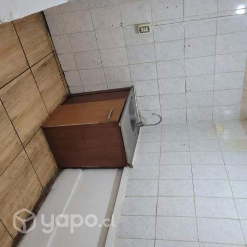 <p>Arriendo Dos Piezas, baño privado y cocina</p>