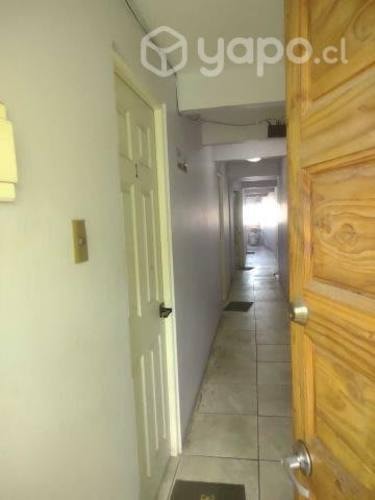 <p>Habitacion single central, acceso independien</p>