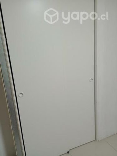 <p>Habitación con closet</p>
