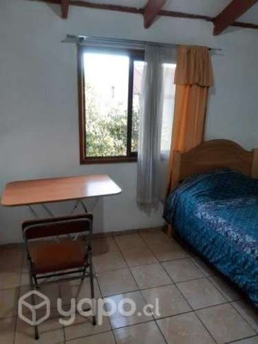 <p>Arriendo pieza para hombre</p>