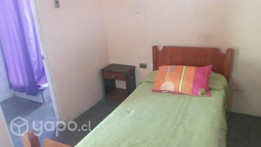 <p>Arriendo pieza sector centro</p>