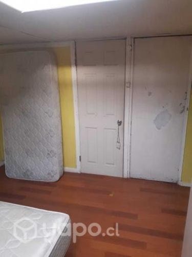 <p>Se arrienda pieza a ESTUDIANTES</p>