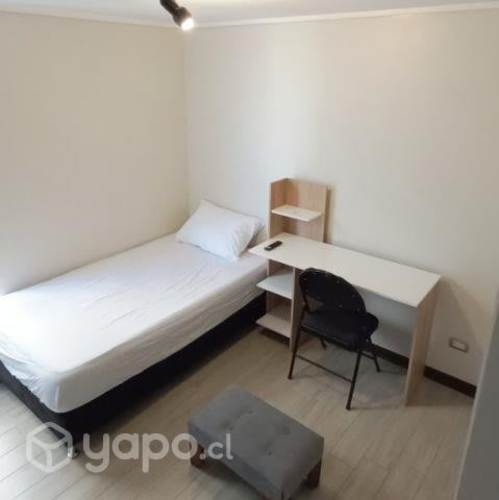 <p>Arriendo habitacion amoblada</p>