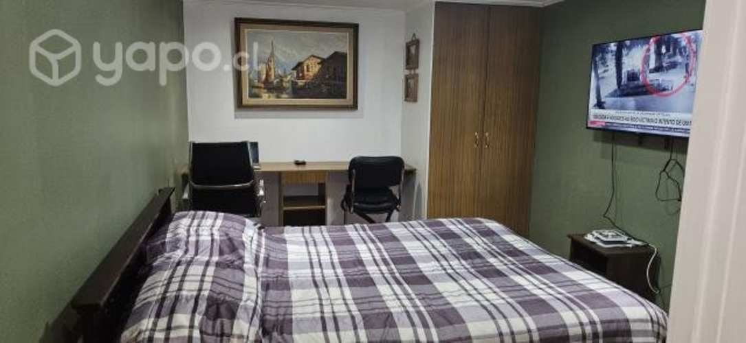 <p>Habitación en Providencia con baño privado</p>