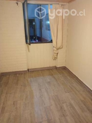 <p>Arriendo pieza 170 mil</p> image