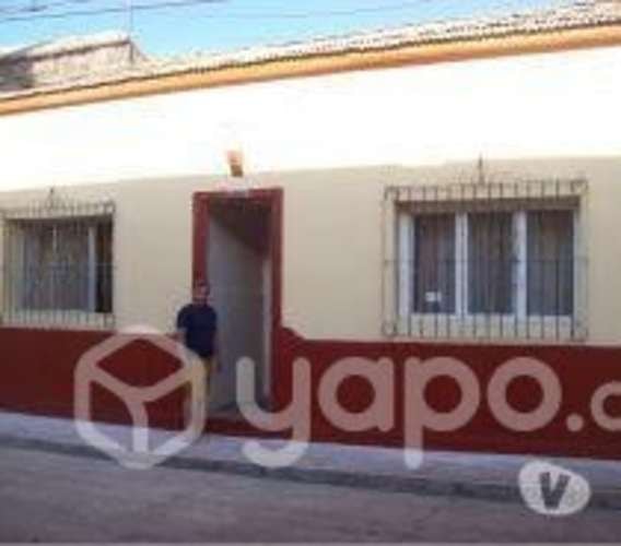 <p>Arriendo espaciosa habitación con baño privado</p>