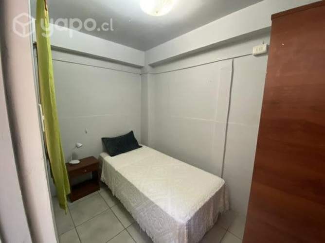 <p>Arriendo de habitación</p>