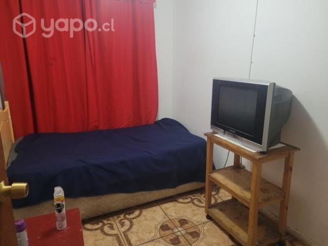 <p>Arriendo pieza con cochera</p> image