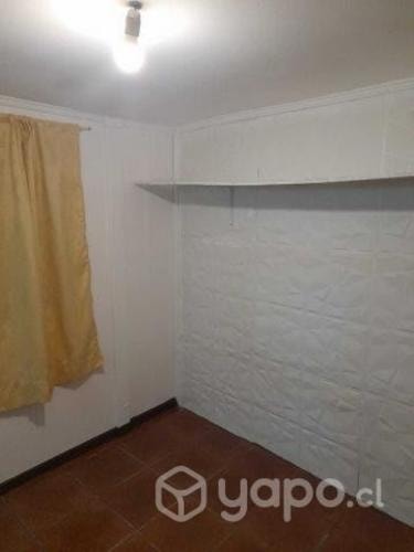 <p>Pieza baño independiente Metro ecuador</p> image