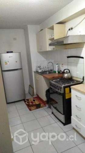 <p>Se arrienda dormitorio amueblado en departamento</p>