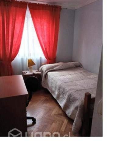 <p>Se arrienda habitación amoblada a Universitario</p>
