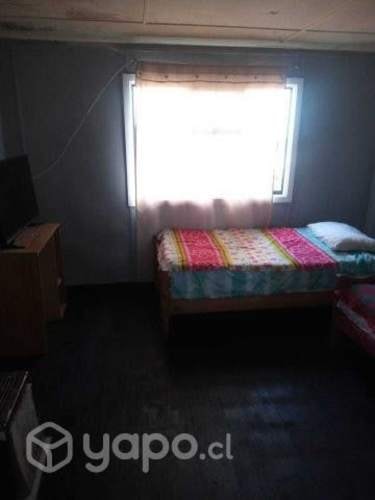 <p>Arriendo pieza</p> image