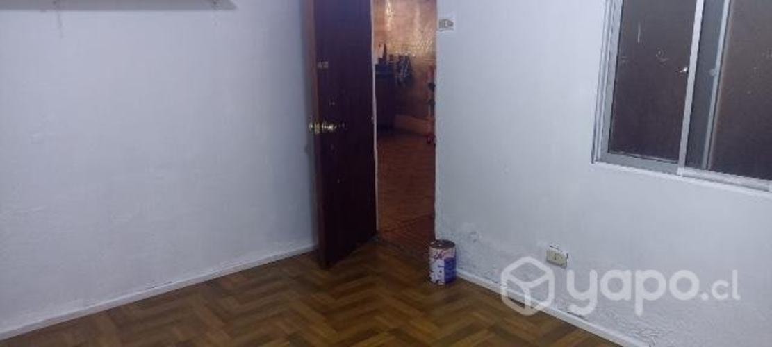 <p>Arriendo pieza</p> image