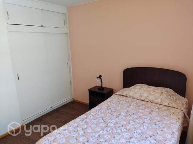 <p>Arriendo pieza para mujer</p>