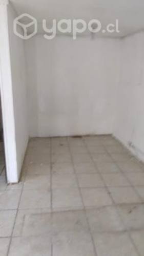 <p>Pieza con baño y cocina</p> image