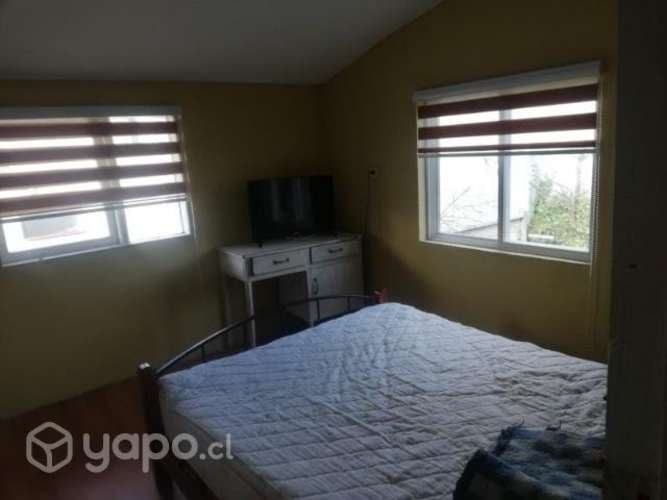<p>Arriendo pieza año completo</p>
