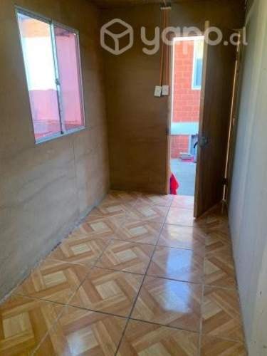 <p>Arriendo segundo piso en casa. 2d1b+2estac</p>