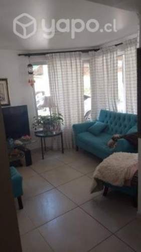 <p>Se arrienda pieza cn baño privado estacionamiento</p>