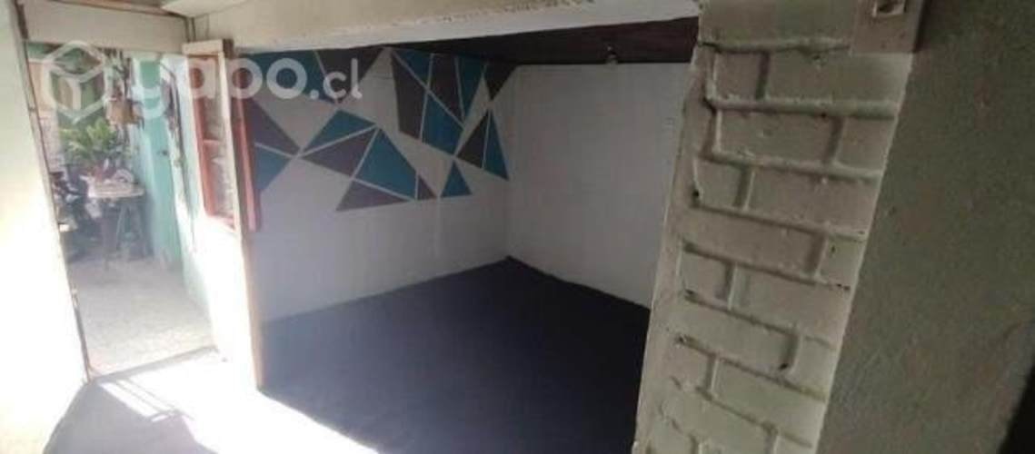 <p>Se arrienda pieza en villa la reina , la reina</p>