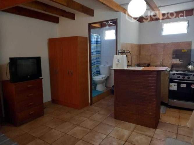 <p>Se arrienda apartamento de un ambiente completamen</p>
