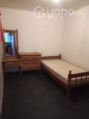 <p>Arriendo pieza</p> image