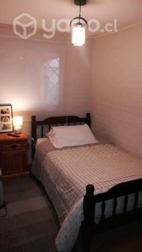 <p>Habitacion en barrio residencial temporal</p>