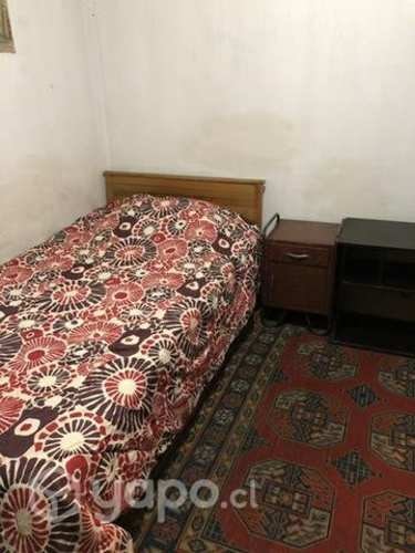 <p>Habitacion amoblada</p>
