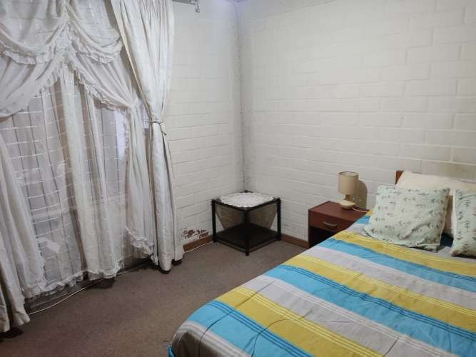 <p>Pieza con baño privado, Linares</p>