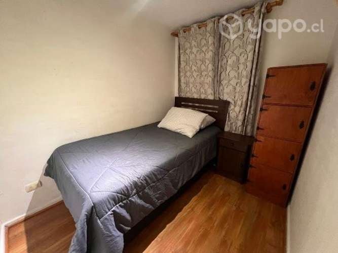 <p>Arriendo habitación para dama</p>