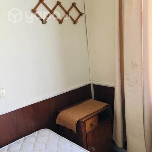 <p>Habitacion amoblada</p>