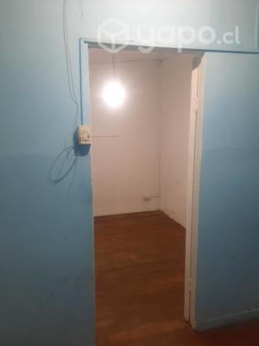 <p>Arriendo pieza</p> image