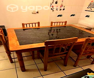 <p>Comedor con 5 sillas madera</p>