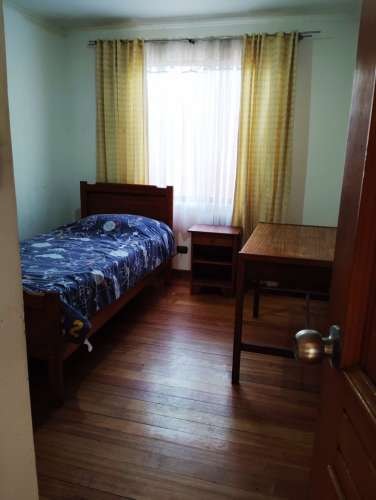 <p>Amplia habitación</p>
