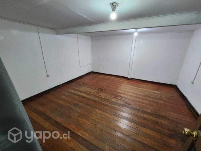 <p>Arriendo pieza independiente</p> image