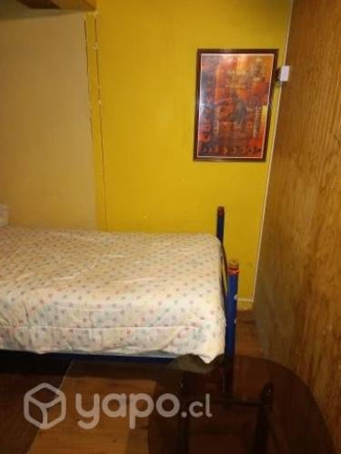 <p>Arriendo pieza amoblada</p> image