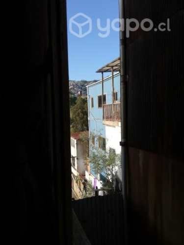 <p>Se arriendan piezas cerro panteon</p>