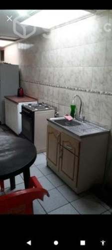 <p>Pieza con baño privado</p> image