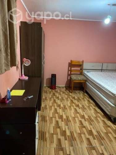 <p>Arriendo de Habitación Exterior Amoblada con Baño</p>