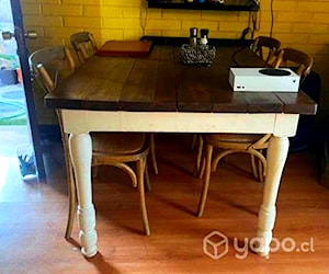 <p>Vendo comedor de Rauli con 6 sillas</p>