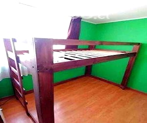 <p>Cama alta M&R De madera pino</p>