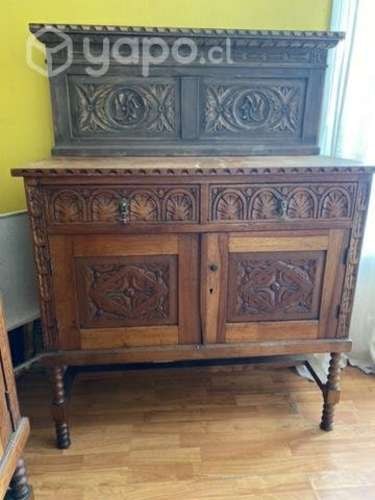 <p>Oportunidad Buffet antiguo de madera tallada</p>