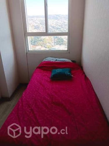 <p>Se arrienda pieza pequeña baño compartido</p> image