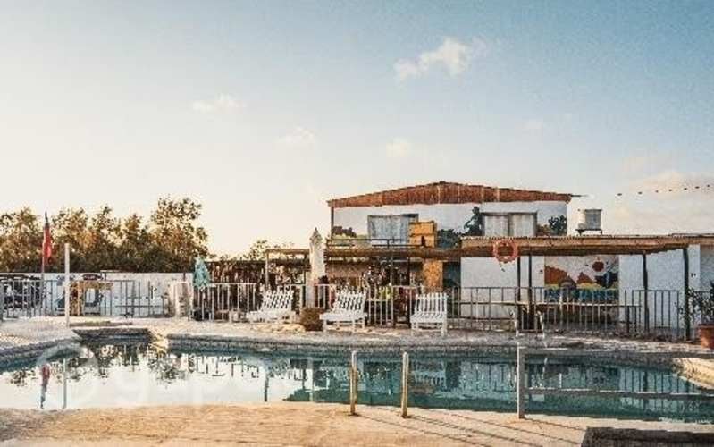 <p>Pieza con piscina y quinchos en Villa Frontera</p>